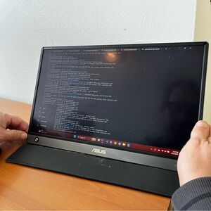 ASUS touch Portable Monitor 15.6” with battery